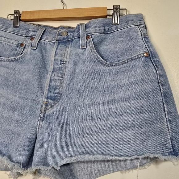 Levis 501 Rigid Blue Jean Shorts Buttonfly Raw Hem Casual Wardrobe staple basic - Picture 5 of 11